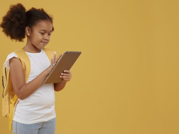 Navigating Digital Reading: Empowering Students in Internet-Based Learning