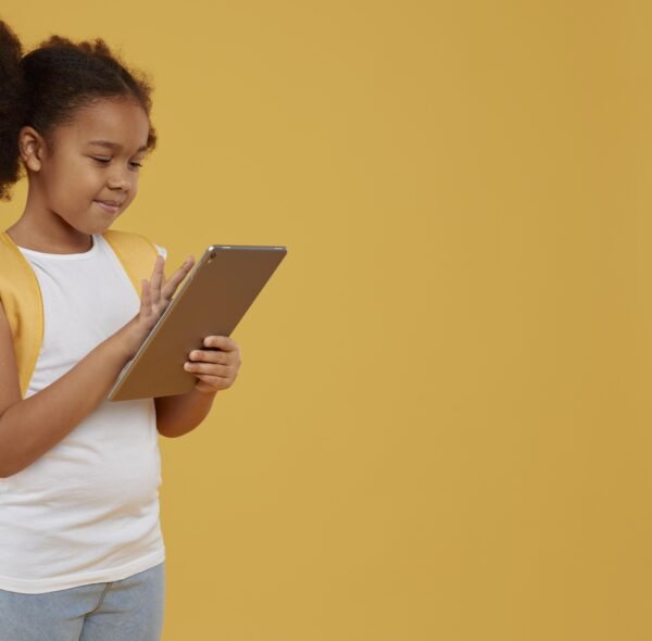 Navigating Digital Reading: Empowering Students in Internet-Based Learning